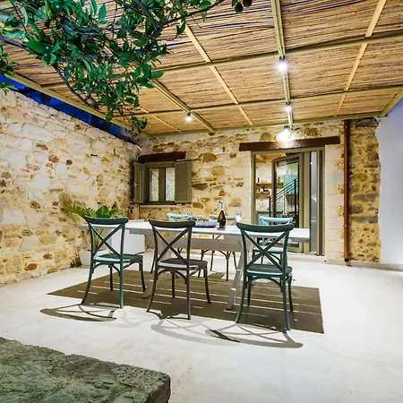 Holiday home Kilada Village Retreat Jacuzzi - Parking - Garden *