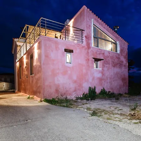 Kilada Village Retreat Jacuzzi - Parking - Garden Holiday home