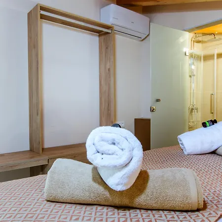Kilada Village Retreat Jacuzzi - Parking - Garden بيت للعطل